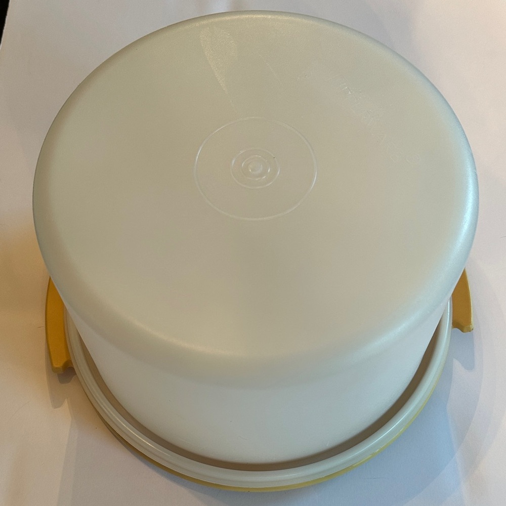 Vintage Tupperware Harvest Gold Cake Carrier